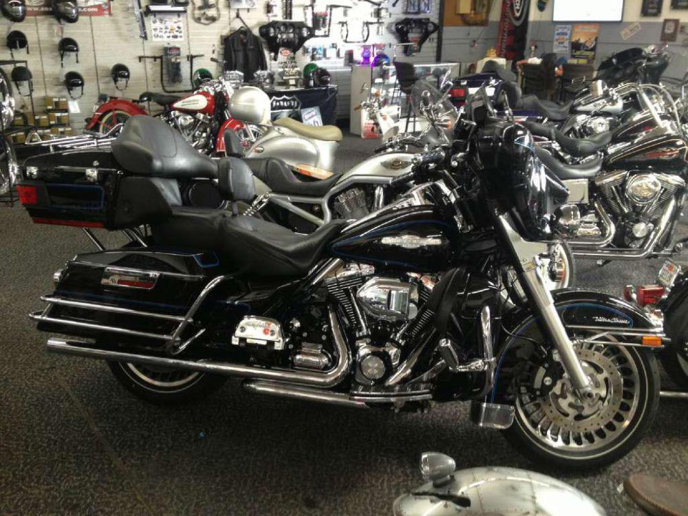 2011 harley-davidson flhtcu ultra classic electra glide  touring 