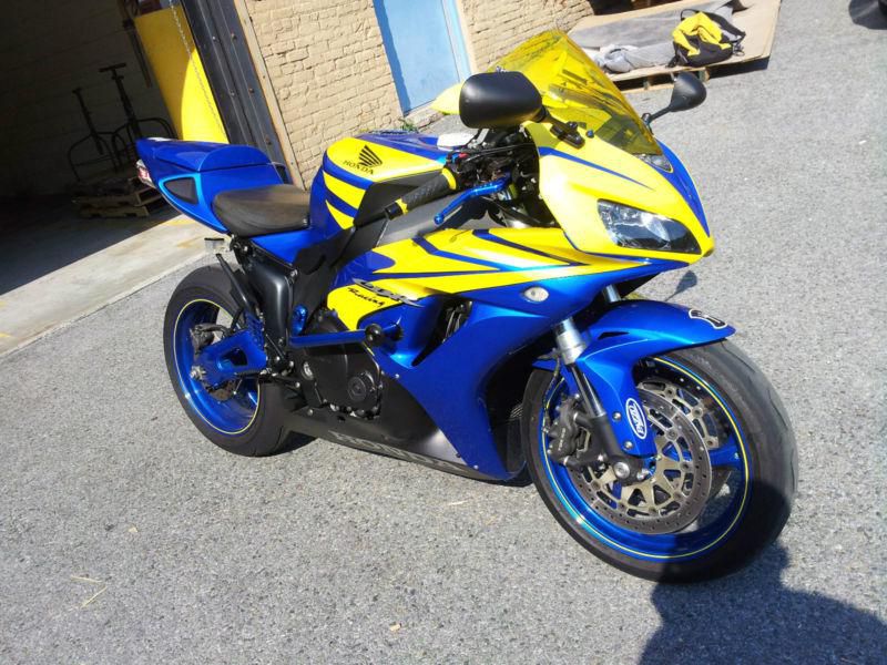 BLUE & YELLOW 2006 HONDA CBR 1000RR