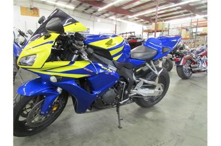 2006 honda cbr1000rr  sportbike 