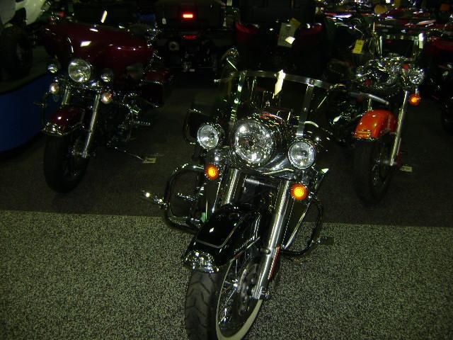 2011 harley-davidson flhrc road king classic  touring 