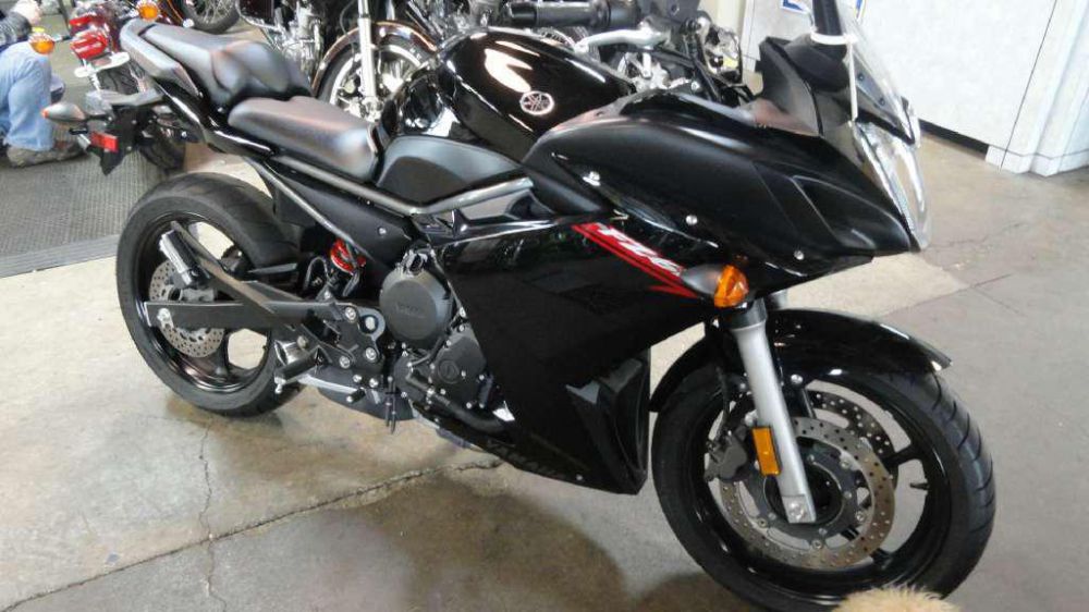 2011 yamaha fz6r  sportbike 