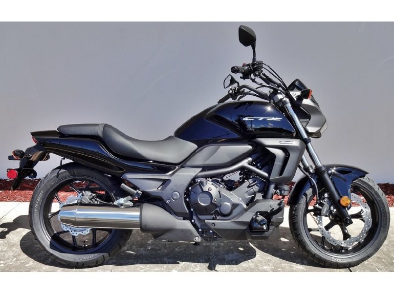 2014 honda ctx700n 