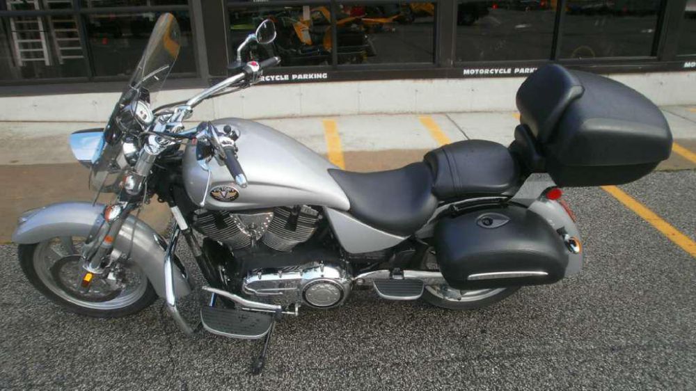 2009 victory kingpin tour  touring 