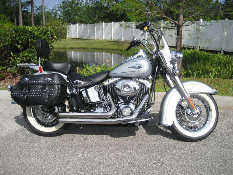 2011 Harley-Davidson FLSTC - Softail Heritage Softail Classic Cruiser 