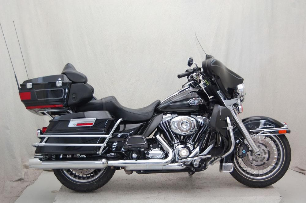 2009 Harley-Davidson FLHTCU Cruiser 