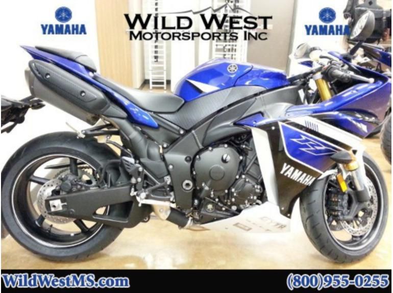 2013 yamaha yzf-r1  sportbike 