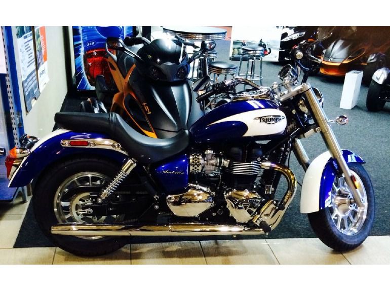 2013 triumph america - sapphire blue / crystal white 