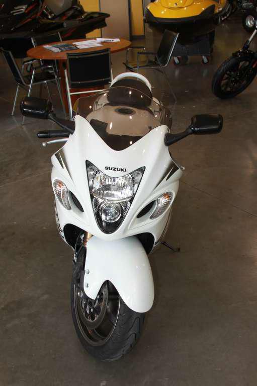 2011 suzuki hayabusa  sportbike 