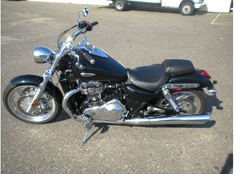 2010 triumph thunderbird 