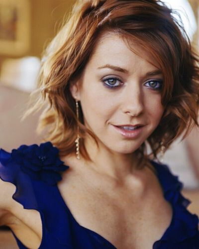 8x10 color photo of movie &amp; television star Alyson Hannigan. Free Shipping!