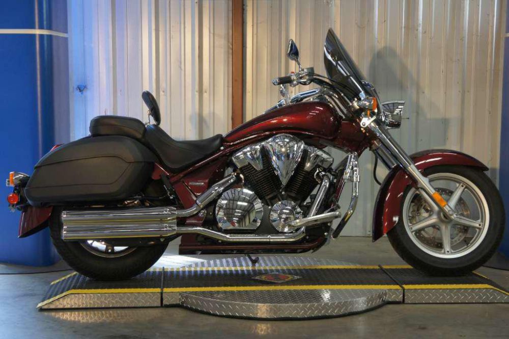 2011 honda interstate (vt1300ct)  cruiser 