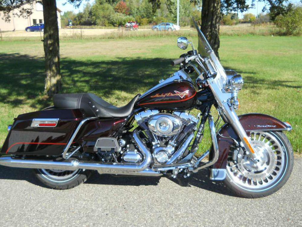 2011 harley-davidson flhr road king  touring 