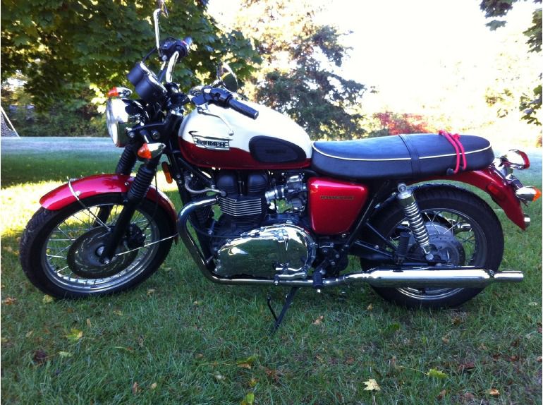 2012 Triumph Bonneville T100 - CRANBERRY RED/NEW ENGLAND WHITE 