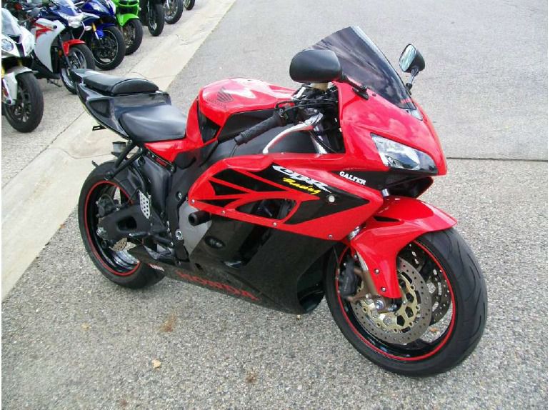 2005 honda cbr1000rr 