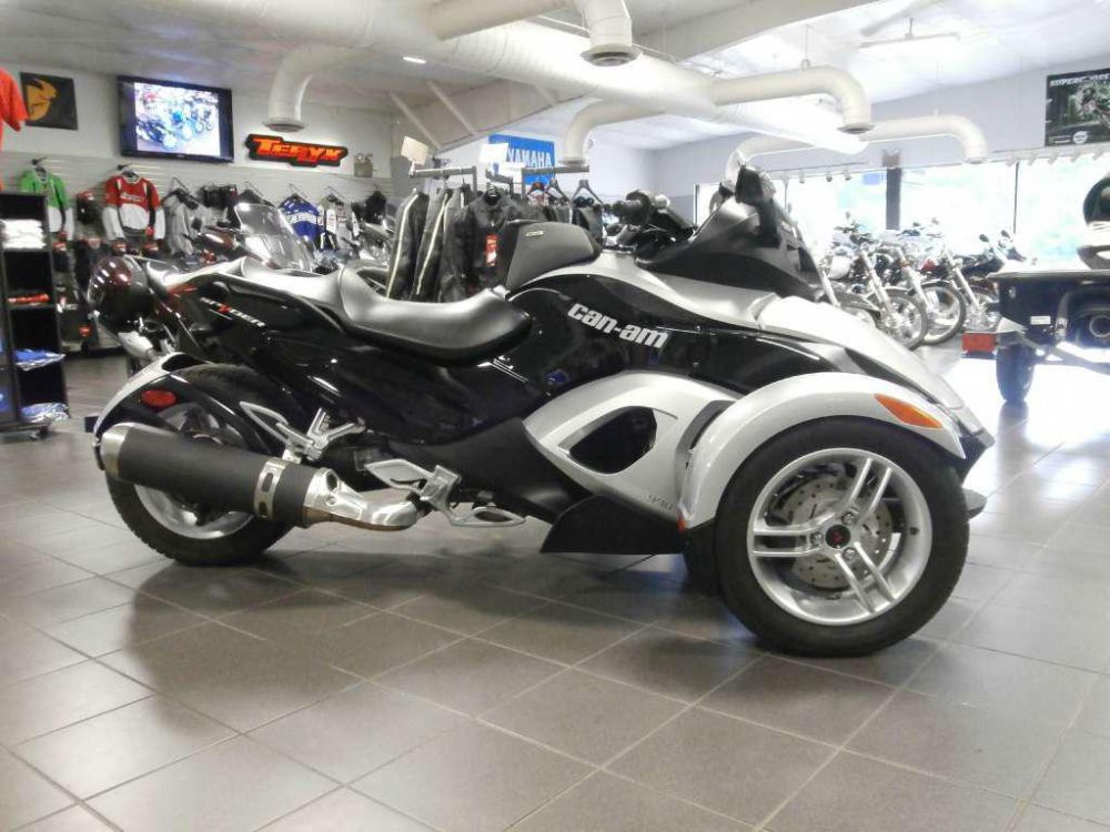 2009 can-am spyder  sm5  sport touring 