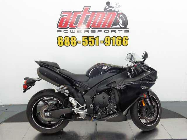 2010 yamaha yzf r1  sportbike 