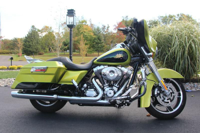 2011 harley davidson flhx street glide -only 2,150 miles like new!