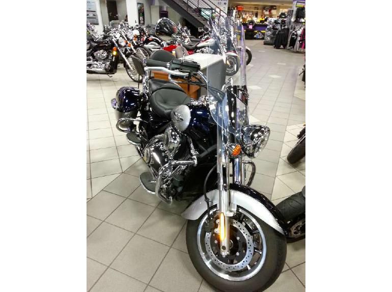 2011 kawasaki vulcan 1700 nomad  touring 