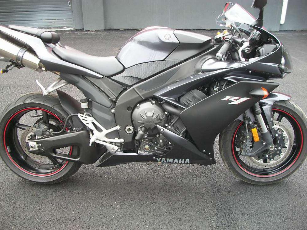 2007 yamaha yzf-r1  sportbike 