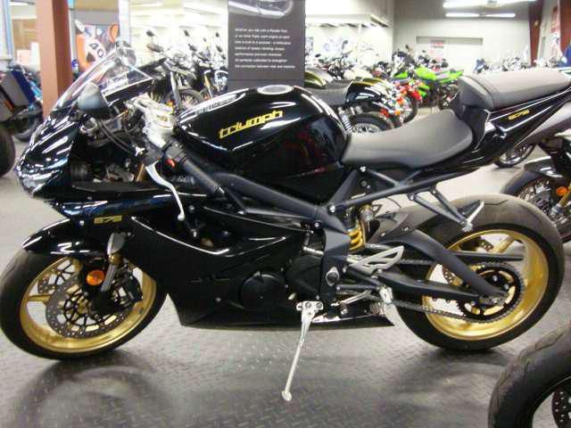 2012 triumph daytona 675  sportbike 