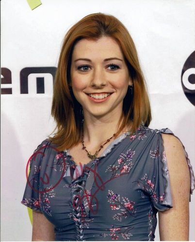 Alyson hannigan hand signed photograph 10 x 8 inches