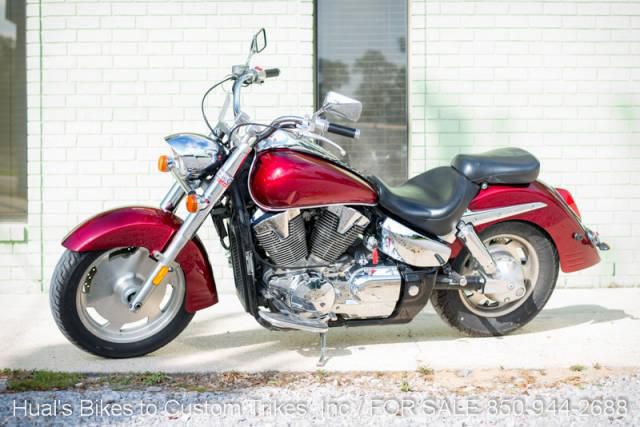 2005 Honda VTX1300R Cruiser 