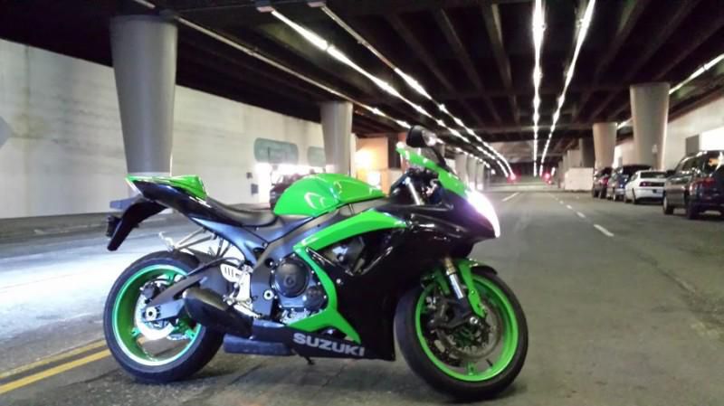 2006 gsxr 600 -- like new clean, current reg., always garaged and adult owned