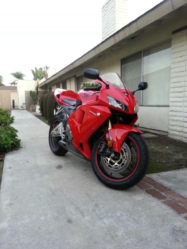 2006 honda cbr-600 red (good condition with less than 4k miles)