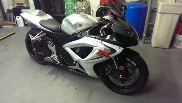 2006 Suzuki gsxr 600 (( 6,000 miles ))