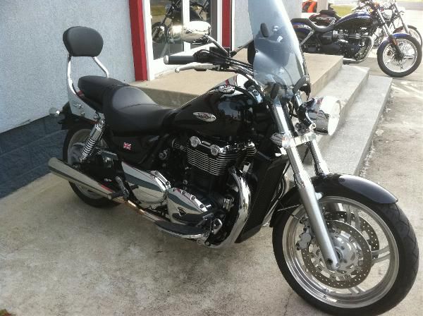 2010 triumph thunderbird