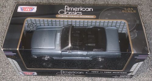 American Classics 1964 Ford Mustang Convertible 1:24 Scale Premium Die Cast Car