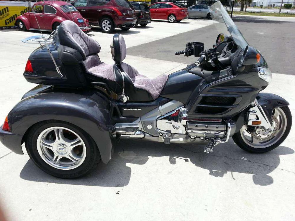 2005 honda gold wing 1800  touring 