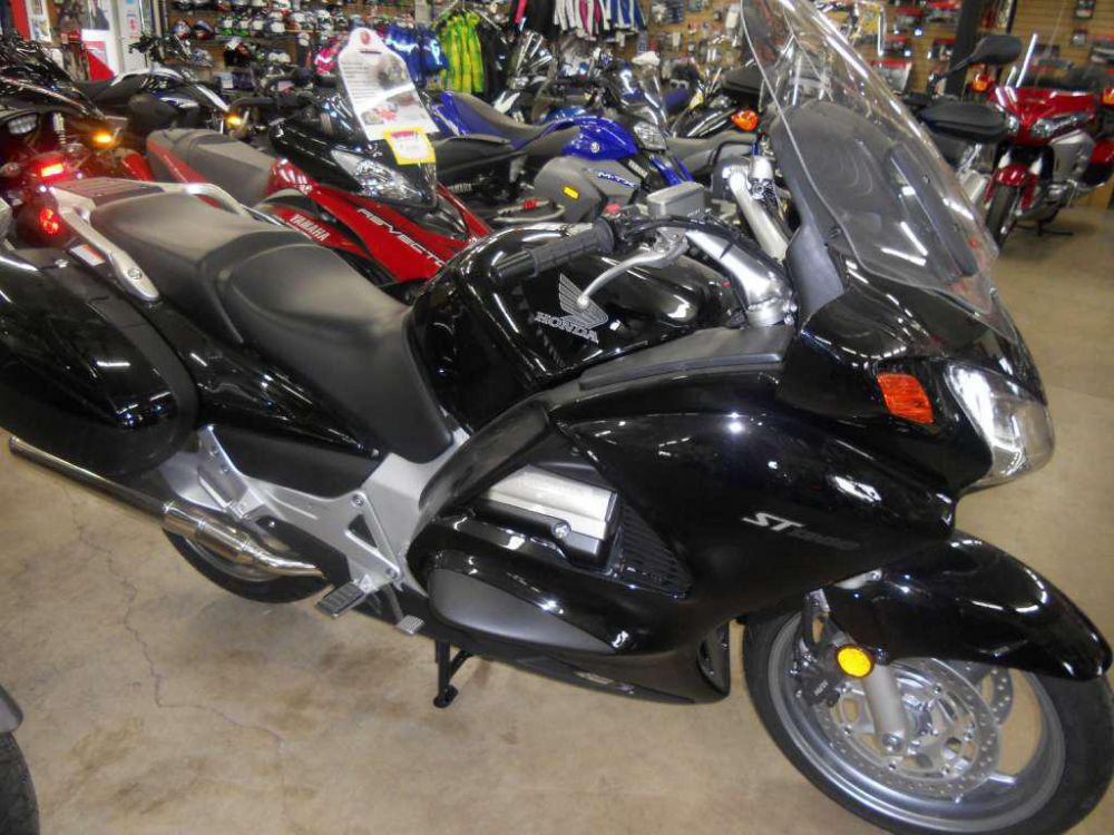 2010 honda st1300  sport touring 