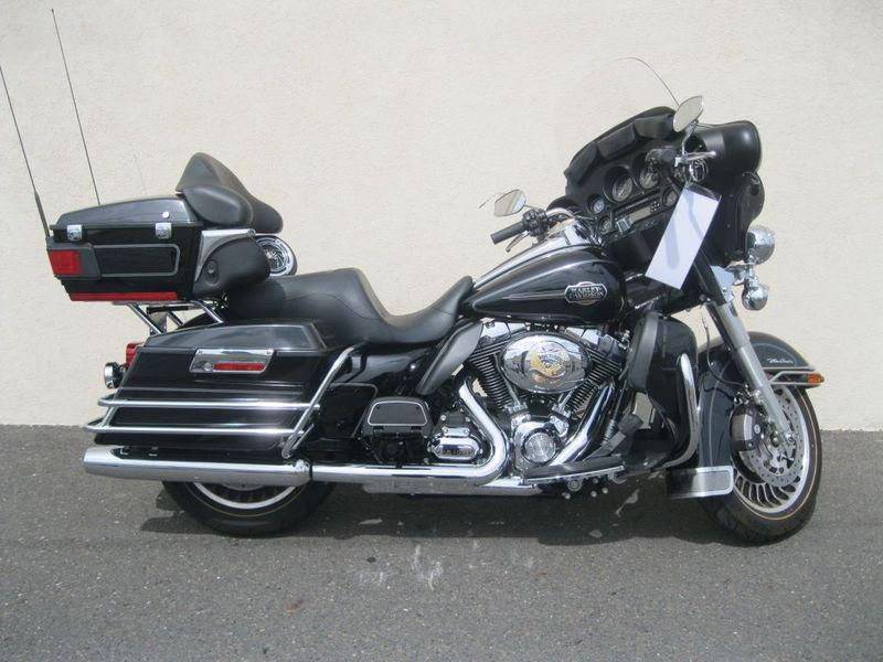 2011 harley-davidson flhtcu - ultra classic electra glide  touring 