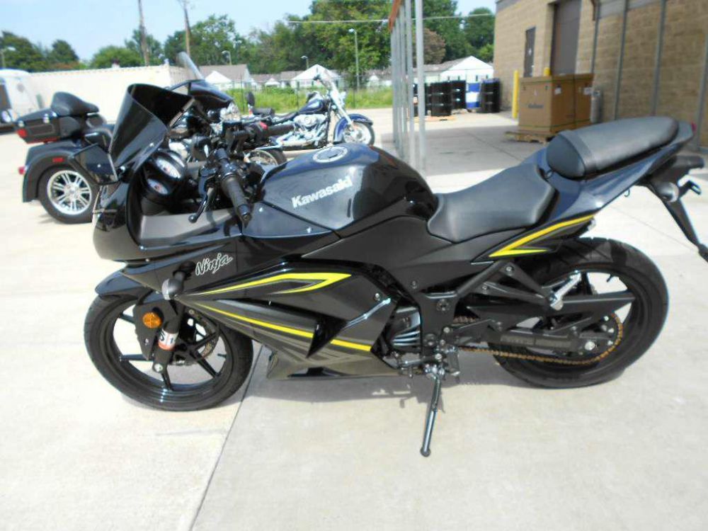 2012 kawasaki ninja 250r  sportbike 