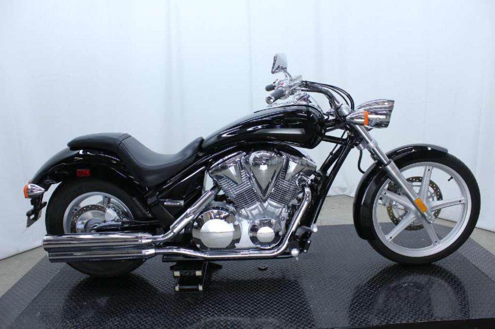 2010 honda sabre (vt1300cs)  cruiser 