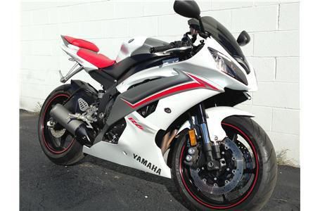 2009 yamaha yzf r6  sportbike 