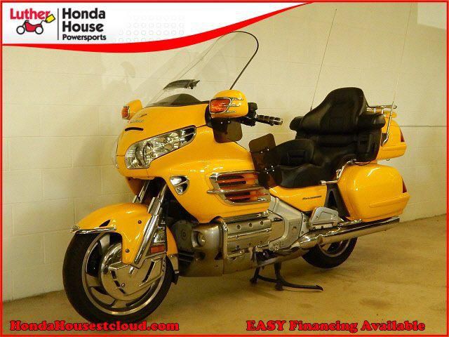 2005 honda gold wing  base  touring 