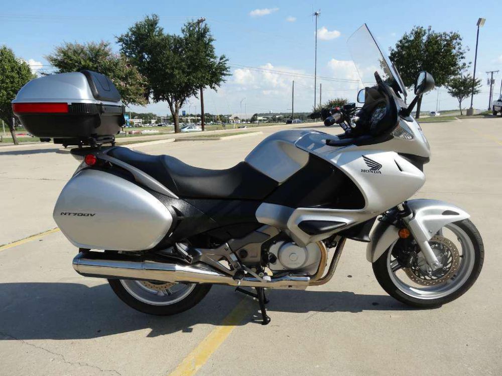 2010 honda nt700v  sport touring 