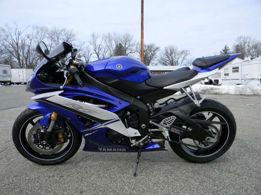 Buy 2011 Yamaha YZF-R6 Sportbike on 2040-motos