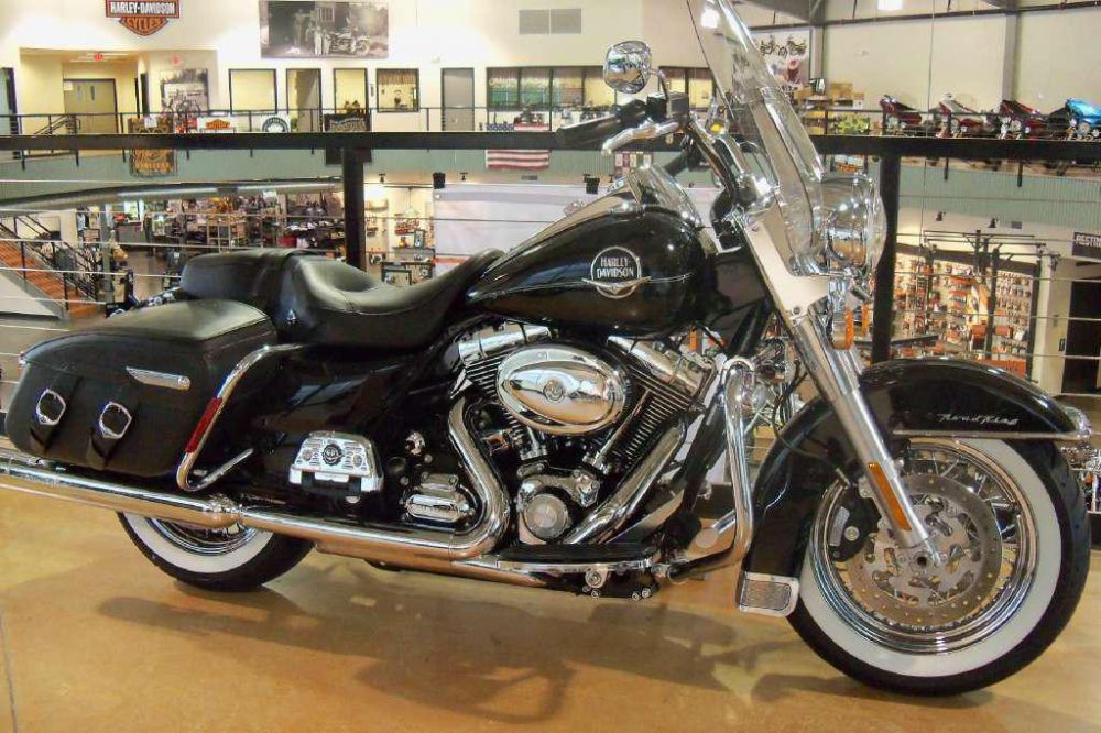 2009 Harley-Davidson FLHRC Road King Classic Touring 