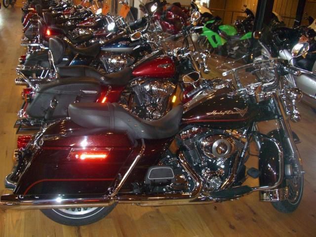 2011 harley-davidson flhr road king  touring 