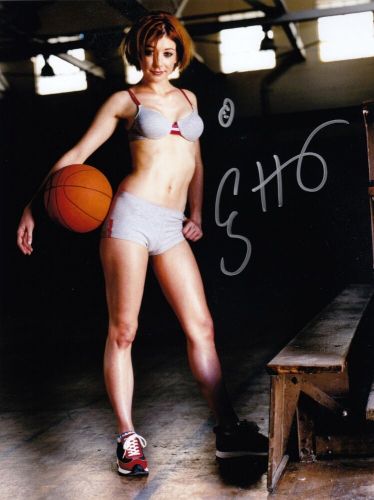 Alyson hannigan signed auto 8 x 10  photograph