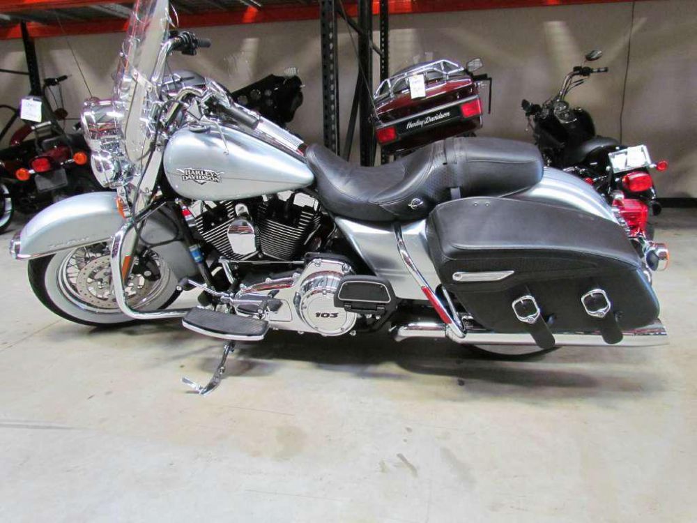 2011 harley-davidson flhrc road king classic  touring 