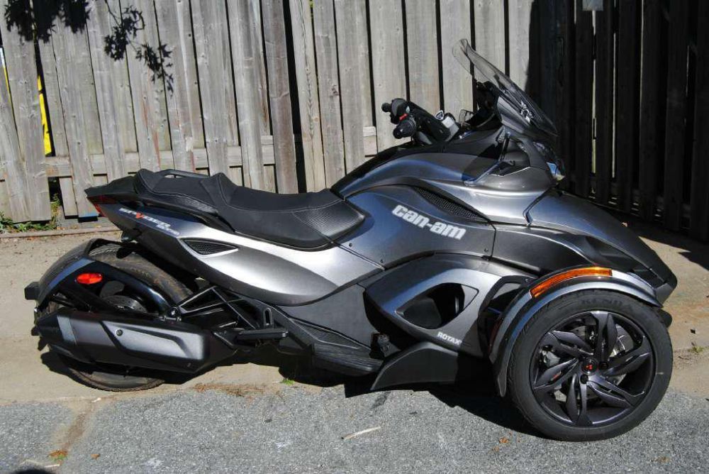 2013 can-am spyder st-s sm5  sport touring 