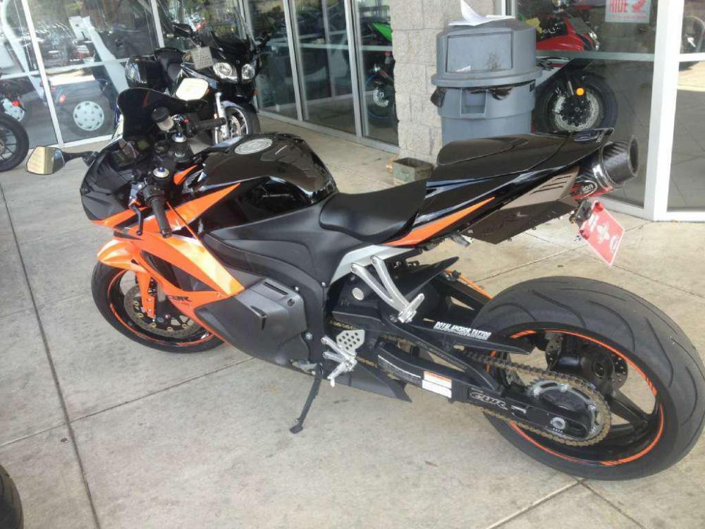 2010 honda cbr600rr  sportbike 