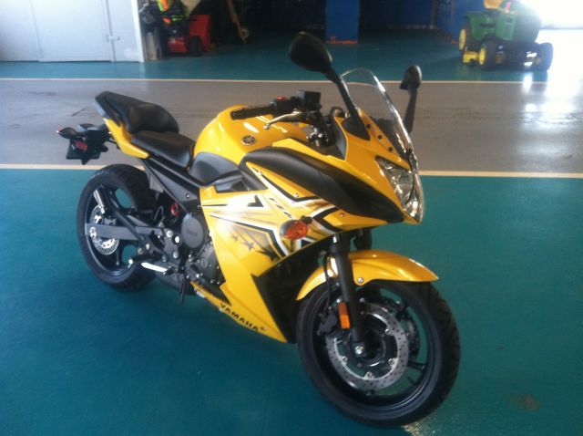 Used 2009 Yamaha FZ6R for sale.