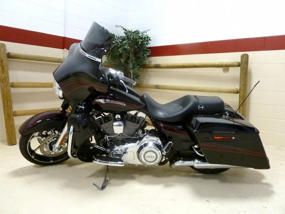 2010 Harley-Davidson Street Glide CVO Touring 