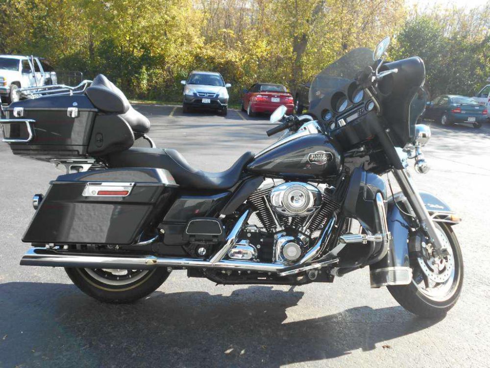 Buy 2008 Harley-Davidson FLHTCU Ultra Classic Electra on 2040-motos