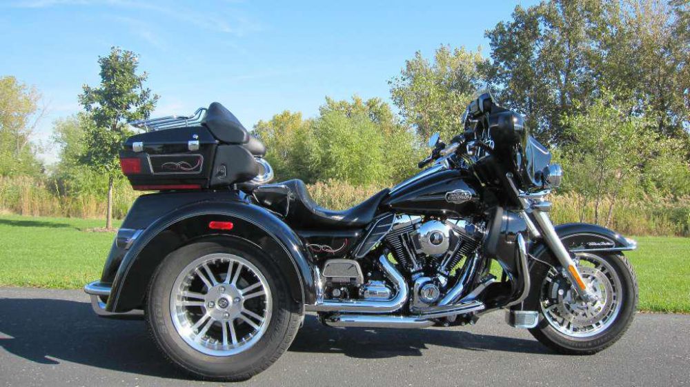 2010 harley-davidson flhtcutg tri glide ultra classic  trike 